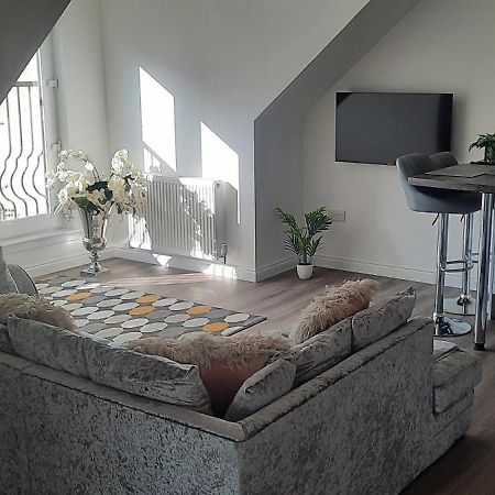 Lanarkshire Apartment- Views- Sleeps 4- Balcony Larkhall  Ngoại thất bức ảnh